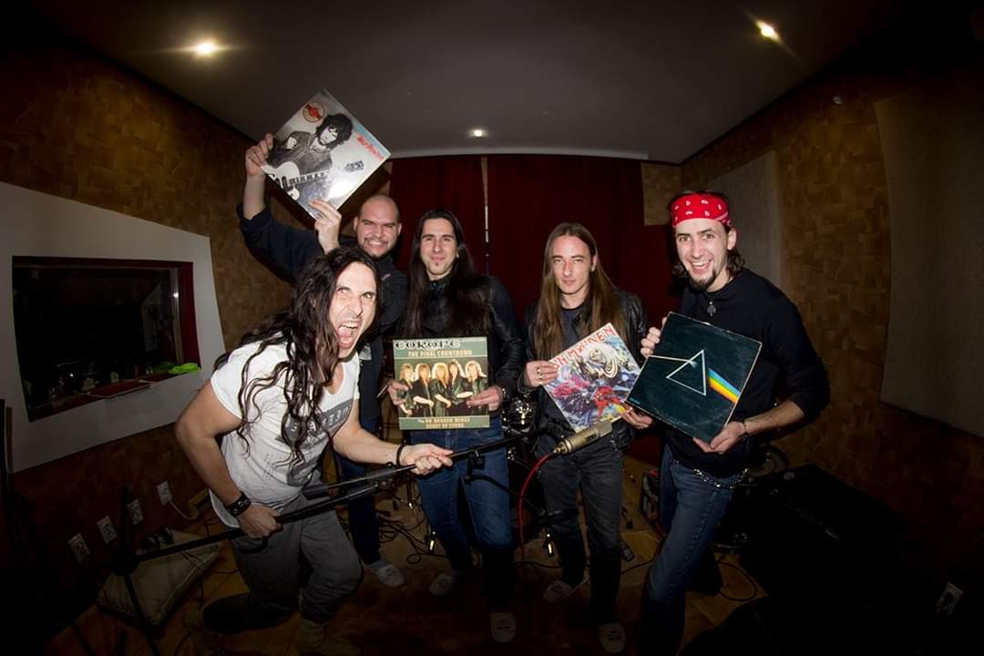 Nevremebend's tweet photo. 2017-ta, snimanje drugog po redu albuma "Koferi"...
#Studio #Nevreme #Alogia #rockmusic #Srbija #PinkFloyd #IronMaiden #Europe #GaryMoore https://t.co/3nC54Pgd8Z
