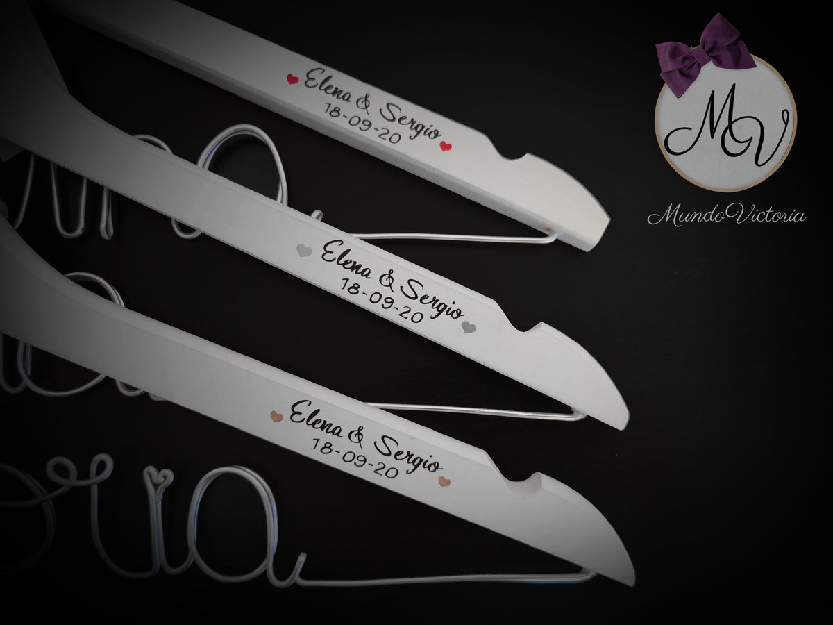 MundoVictoria15's tweet photo. ⠀⠀⠀⠀⠀⠀⠀⠀⠀ 
¡Enhorabuena por vuestro enlace Elena &amp; Sergio! 

Estoy agradecida de haber formado parte en vuestro día a través de estas preciosas perchas personalizadas que habéis  regalado. 
 ¡Que seáis muy felices!

#perchaspersonalizadas #bodas2020  #Valladolid https://t.co/LTNQmMxEUg