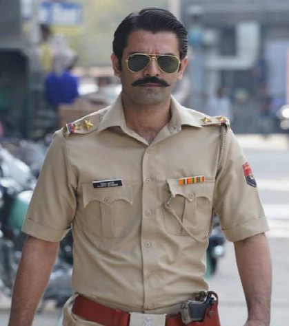 nazarovasd5's tweet photo. @ErosNow @zeishan_quadri @PriyankaBassi @Randeepjha @BarunSobtiSays @SachinSKhedekar @gibrannoorani @piyushputy @onlytaranbajaj @RidhimaLulla Great poster!!! 😍👮‍♂️👍👍👍
#BarunSobti 😍 #YusufQureshi #HalaHal https://t.co/tVSOgA0t1h