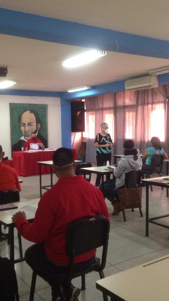RangelSilva4F's tweet photo. Seguimos el Programa de Formación para l@s candidat@s del #GPP, en Trujillo, consolidando ideológicamente a quienes devolverán la AN al Pueblo. Hoy me correspondió compartir saberes, con valores revolucionarios, inspirados en nuestro comandante Hugo Chávez. #PuebloAlertaPorLaPaz https://t.co/3RY3WZW9n1