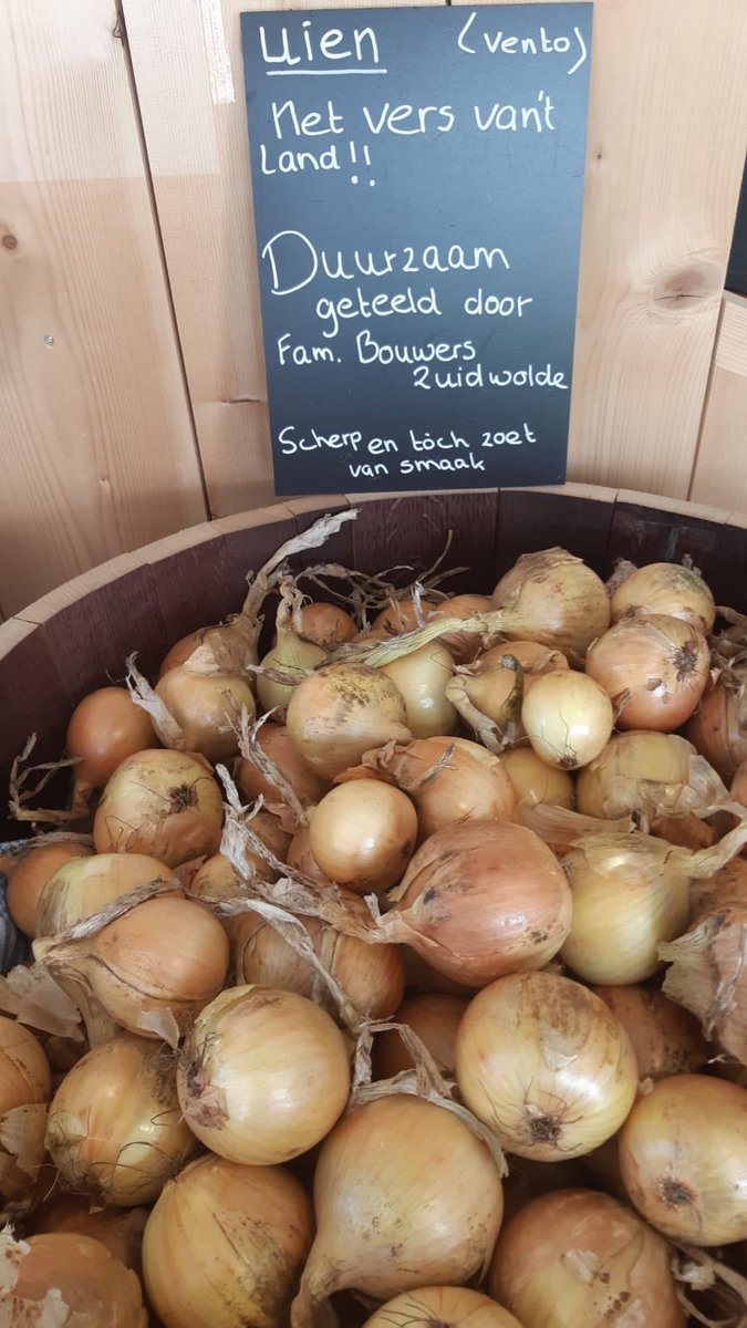 IrisBouwers's tweet image. Héel leuk dat onze uien nu ook bij Streekwinkel De Boerenstreek in Zuidwolde liggen! 😍 vanmiddag geladen, vanavond in de pan! #localforlocal #uien