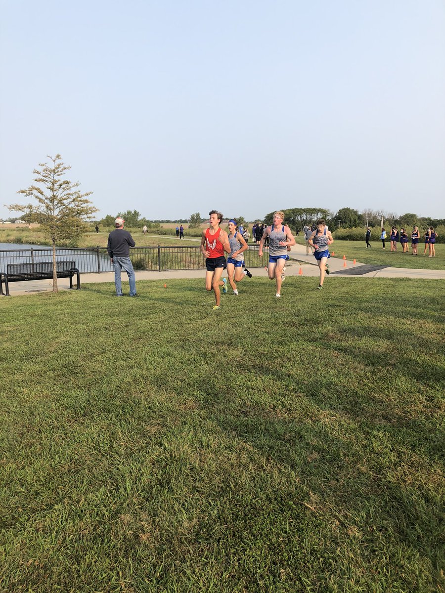 john_lynkk's tweet photo. The Eagles with a STRONG finish!! #onxc https://t.co/Nm9xFDFpnF