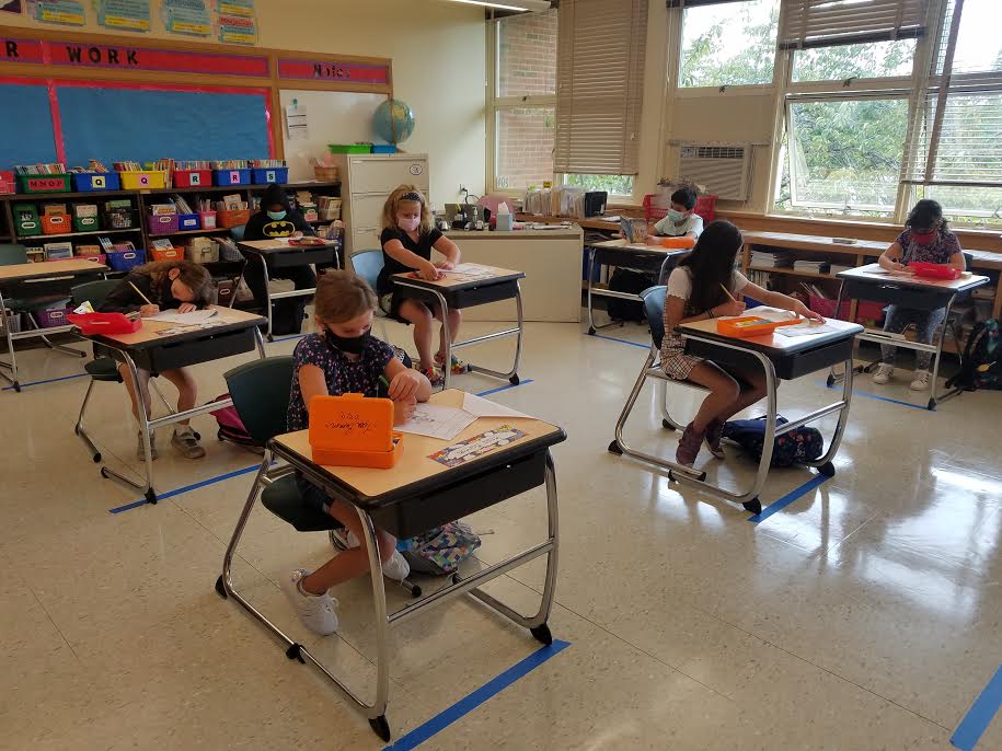 QRSWolfsonClass's tweet photo. From an empty classroom to physically distanced students ready to learn!  @MrsMeghanMeade  #qrspride https://t.co/Kx7FktNVvy