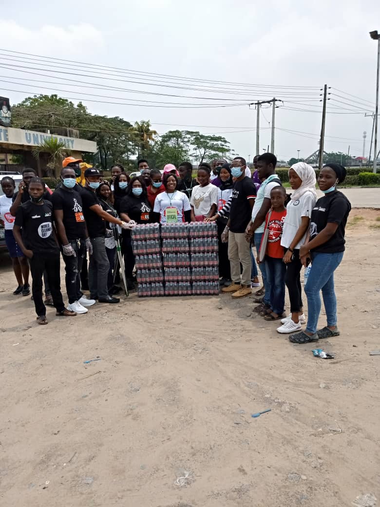 fbralliance's tweet photo. #WorldCleanupDay2020 #PickThePlastic at Ojo in partnership with @greenjanitors.

#WorldCleanupDay @Lawma_gov @CocaCola_NG @7Up_Nigeria @GuinnessNGR @LaCasera_NG @NestleCWAR @IDLNIG #PrimaCaps #Engee #NigeriaBreweries #ABinBev #TulipCocoa https://t.co/o1IXwWq6mx