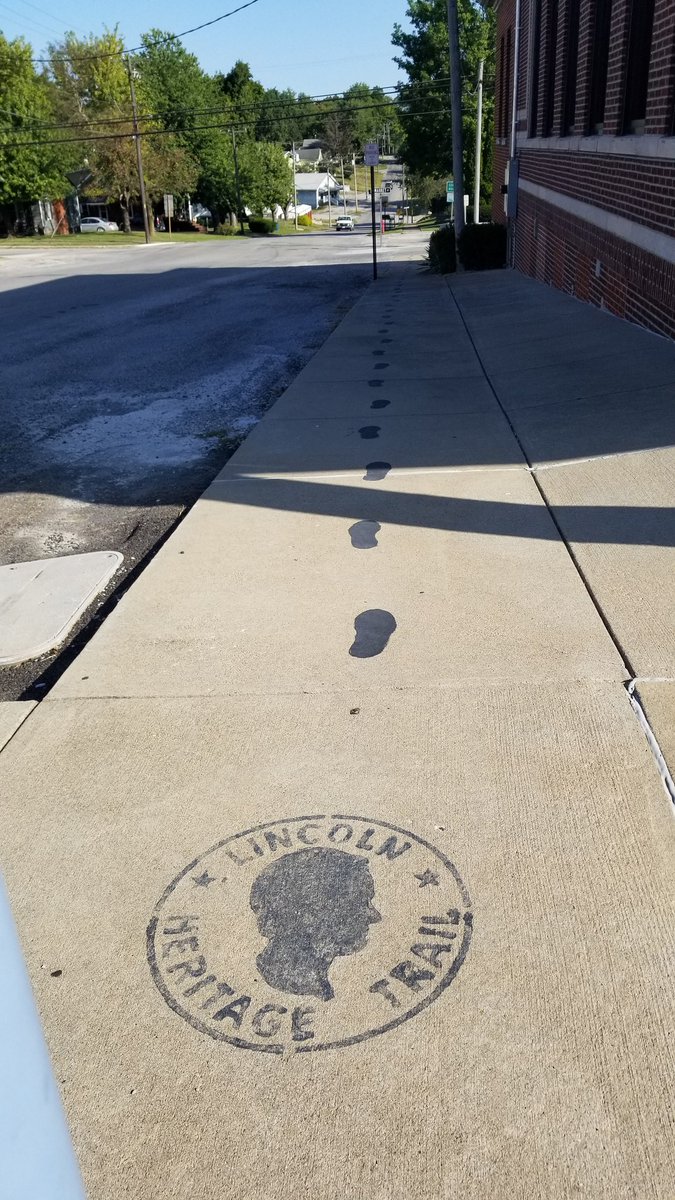 Always a good omen beginning the day walking in Lincoln's footsteps. – bei  Jonesboro Square