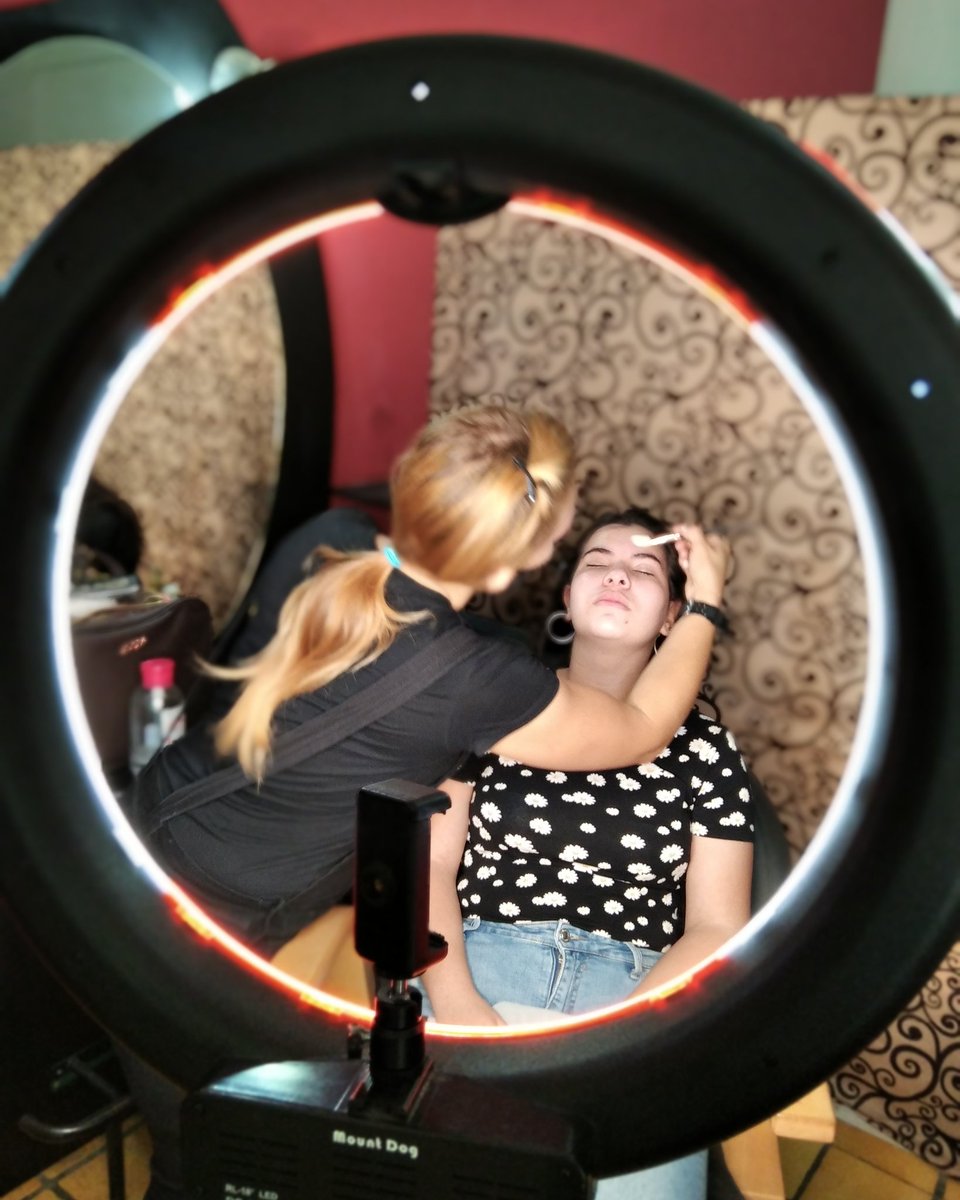ildivostudios's tweet photo. Contamos con #maquillaje en nuestro salón... 💄✨🎨✨🖌️✨💋 Síguenos también en Instagram: ildivostudios ... https://t.co/45eOxFeauQ