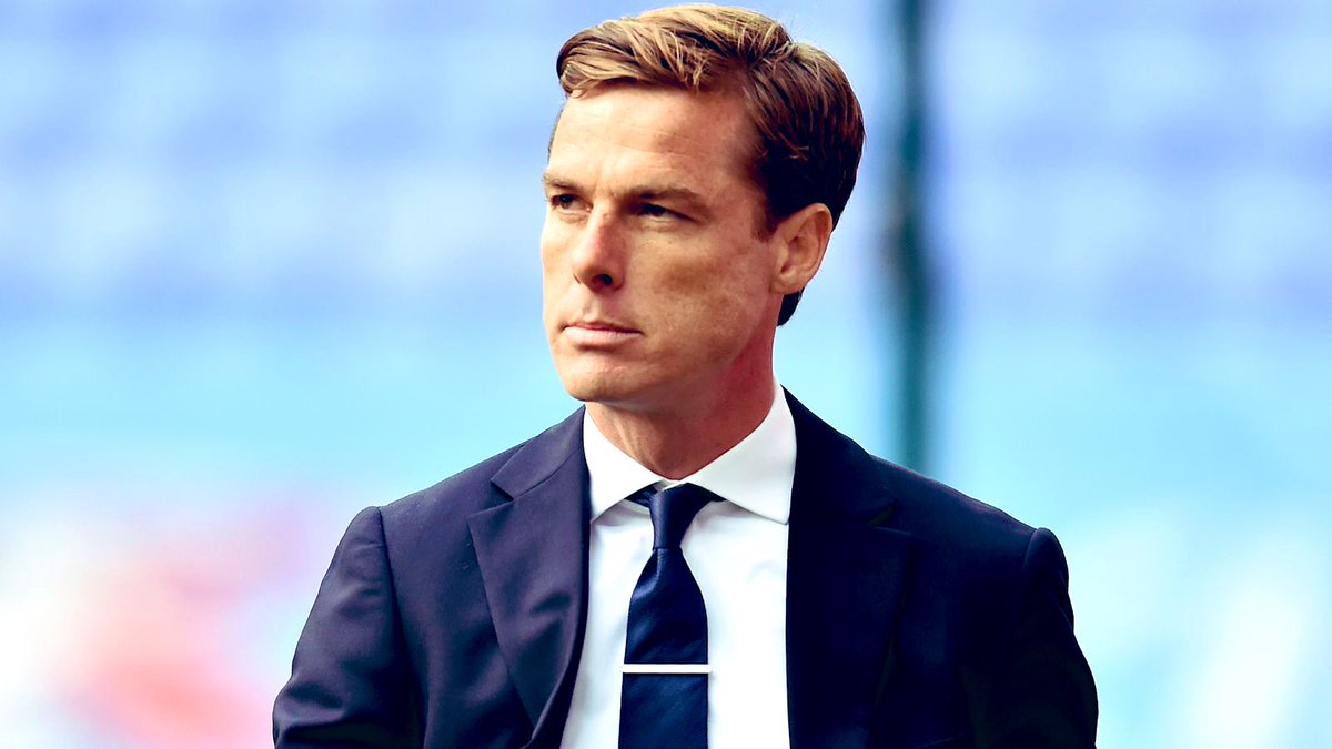 I agree that Scott Parker is a handsome devil, but someone has to explain tie clips and their effective use to him.
#LEEFUL #PremierLeague #EPL 
@BornOffsideCA