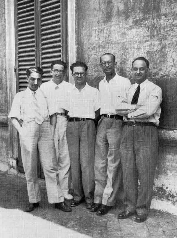 Nereide's tweet photo. 1/
The Via Panisperna boys, in the img, were a group of young scientists led by #EnricoFermi.
In Rome in 1934, they made the famous discovery of slow #neutrons which later made possible the nuclear reactor, and then the construction of the first atomic bomb.
#History
#physiscs https://t.co/54q8nqxNMV