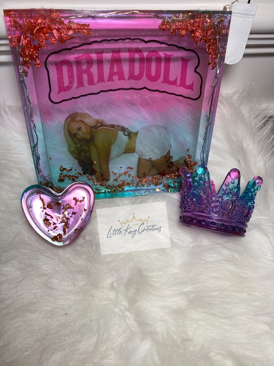 RyGlizzy's tweet photo. New additions released today! Follow @ littleking.creations on Instagram or email lkcreations404@gmail.com to order!💙💛👑
#smokeessentials #KingsAndQueens #WakeNBake https://t.co/llLn9BYJyU