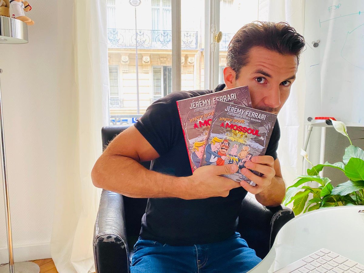 JeremyFerrari's tweet photo. Suite au succès de « Happy hour à Mossoul » grand format voici le format poche pour que toi, le pauvre, tu puisses t’acheter un livre. Disponible en librairie et sur https://t.co/OtDtVYaggi Commande en ligne et je te le dédicace. #vafalloirquejapprenneàmonéquipeàimitermonécriture https://t.co/QTGukMAp7C