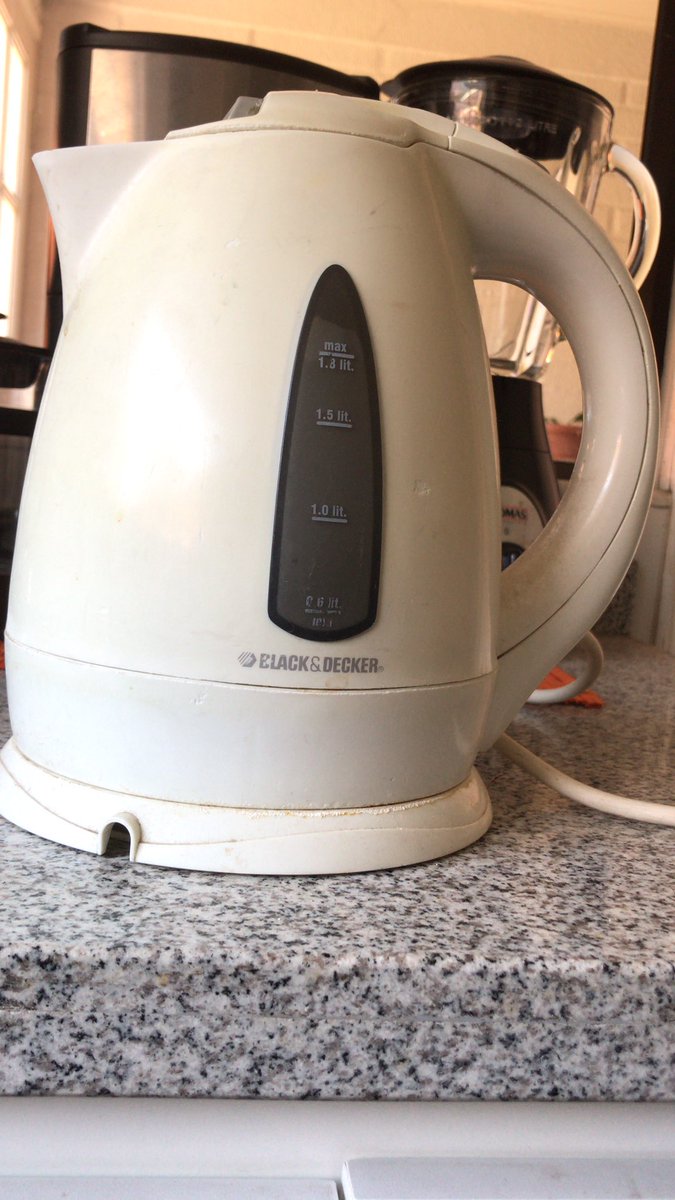 monkilon's tweet photo. @BLACKANDDECKER  Despues de 14 años, hoy dejo de funcionar nuestro hervidor electrico, muy fiel nos acompaño en el crecimiento de nuestra familia!  Excelente hervidor! https://t.co/zP5a4jPRUu