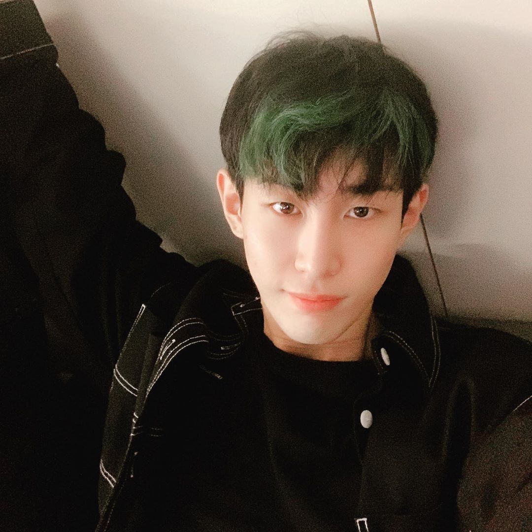 VAV_Brasil's tweet photo. 📷 #IG | #LOU 18.09.20
"Nos vemos no evento de fansign online~
#vav #made42 #FansignOnline #CabeloVerde "
#VAV #브이에이브이 #Lou #로우 https://t.co/cpk7OmCuVK