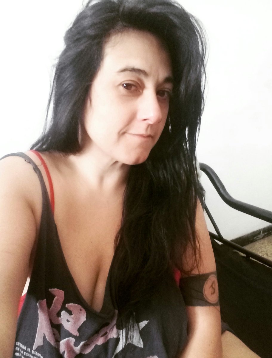 LauImpellizzeri's tweet photo. Buenos días a todos y a todas 💋
#Sábado 😘
#Sol ☉
#PrePrimavera 🌼 https://t.co/8Loch0TiaF