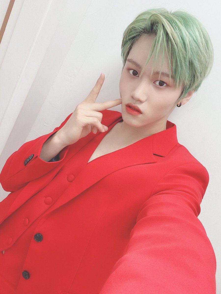 MCNDLatam's tweet photo. @McndOfficial_ @1theK 「 ESP TRAD 」💎
Love Shot para Minjae, bang*💘💘
#MCND #엠씨엔디 #민재 #MINJAE
@1theK #원더케이 #RoleModelDance #롤모델댄스
*sonido de disparo
Li⚜ https://t.co/dXQdEMQ1go