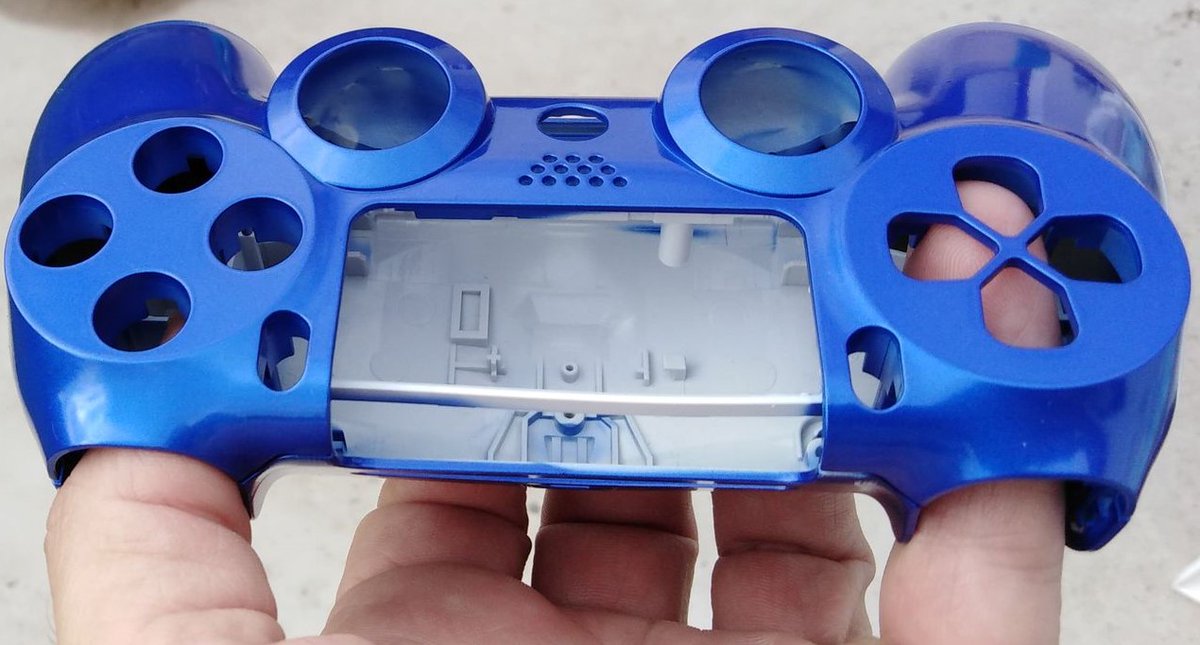 maviedegeek's tweet photo. Quand le copain #OlivierDemasse t'envoie des photos de ma future manette qui arrivera sous peu !
Cc @PlayStationFR @PlayStation @PlayStationEU @JulienBourey #manette #manettecustom #CustomController #ControllerCustom
J'ai hâte qu'elle arrive !!!! https://t.co/3zHh9RKPh4