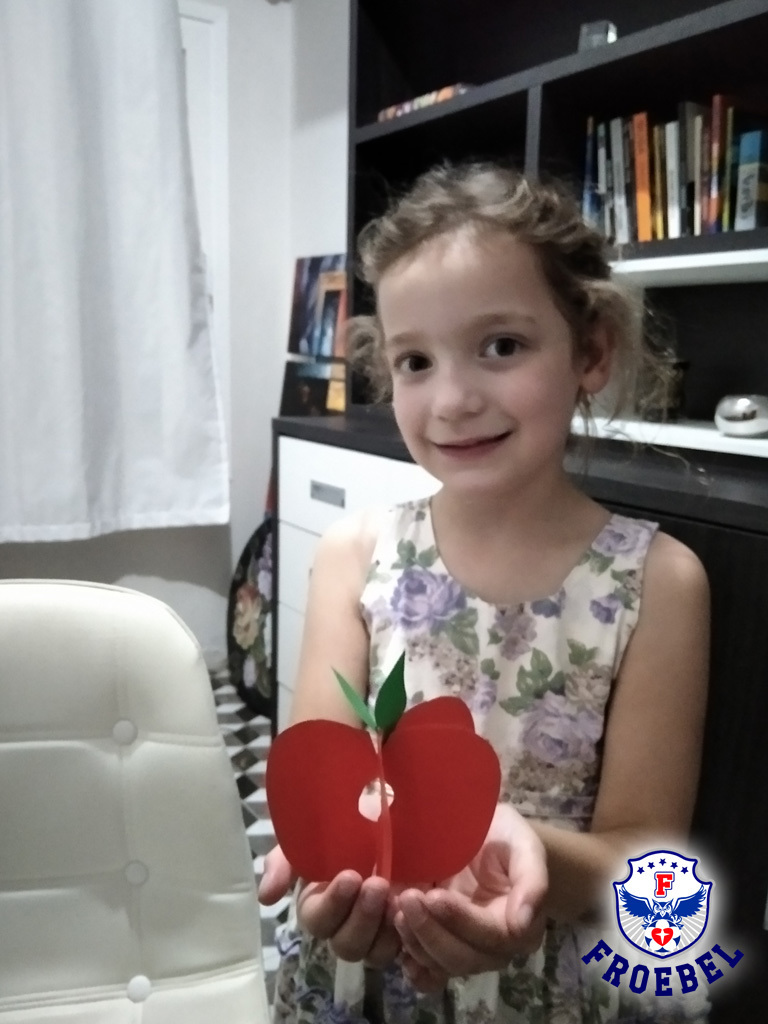 cfroebelsc's tweet image. Make a 3-D apple! 🍎
.
Os alunos do 1º ano A e B criaram uma maçã 3-D durante as aulas de Inglês da teacher Gabi. Fruits are very important! 😄
.
.
.
#bilingue #programabilingue #cuide #colegiofroebel #juntossomosfortes #saobentodosul #pien #rionegrinho #campoalegre