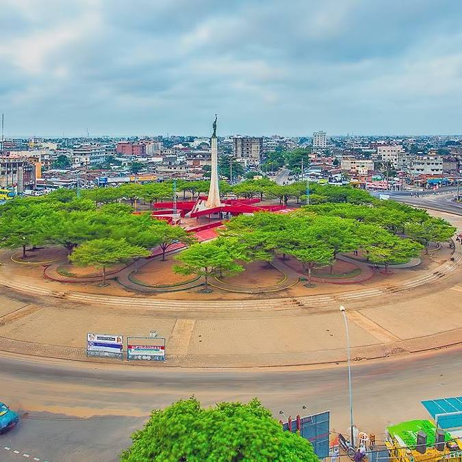 TBeninese's tweet photo. Etoile Rouge (Red Star) Square in Cotonou is an important monument in the socio-political history of Benin. Located at the heart of the economic capital city of the country, it is a symbol of the adherence of the revolutionary regime to «Marxist-Leninist» doctrine in October 1974 https://t.co/1Mo6nayoRQ
