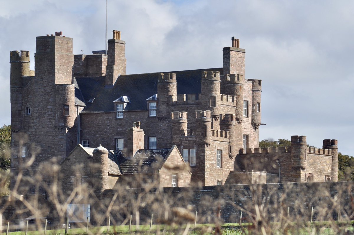 the_headteacher's tweet photo. Ancient castles, pearly-white deserted beaches, boundless islands and mysterious mountains. Stunning Scotland.🏴󠁧󠁢󠁳󠁣󠁴󠁿💙🏴󠁧󠁢󠁳󠁣󠁴󠁿
@VisitScotland @SusanCalman #bernesemountaindog #JohnOGroats #NC500 https://t.co/32HvBFJuvm