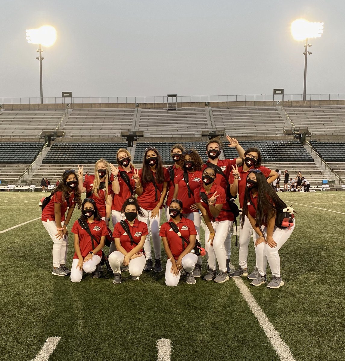 HornJATS's tweet photo. Varsity FB 🏈 1st scrimmage ✅ @HornJagsRecruit Say hello to your Varsity JATS squad & meet your 3 Captains! It was a great scrimmage & the kids were more than ready! They were busy but did a fantastic job adjusting to the new ways of taking care of our team! #FBIsBack #JFL https://t.co/2UQhcGYfG5
