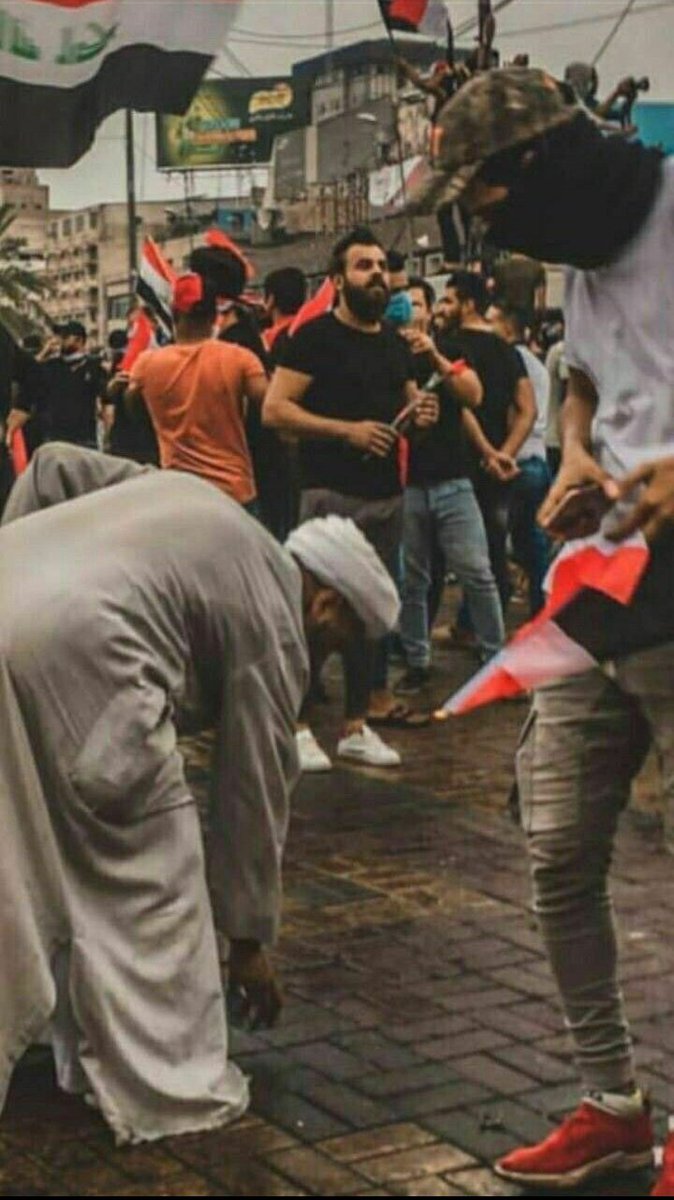 iraqi887's tweet photo. أحزاب السلطة الفاسدة

أتحظروا... تشرين راجعة أقوى من قبل 🖤

#الوطن_يرجع_بتشرين https://t.co/4tesGLsRj5