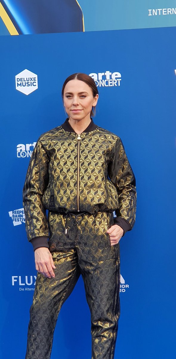 hellafterthis's tweet photo. WHAT A LOOOK 🔥🔥🔥 @MelanieCmusic @Reeperbahn_Fest #MelanieC #RBF20 https://t.co/7ItWzQC1np