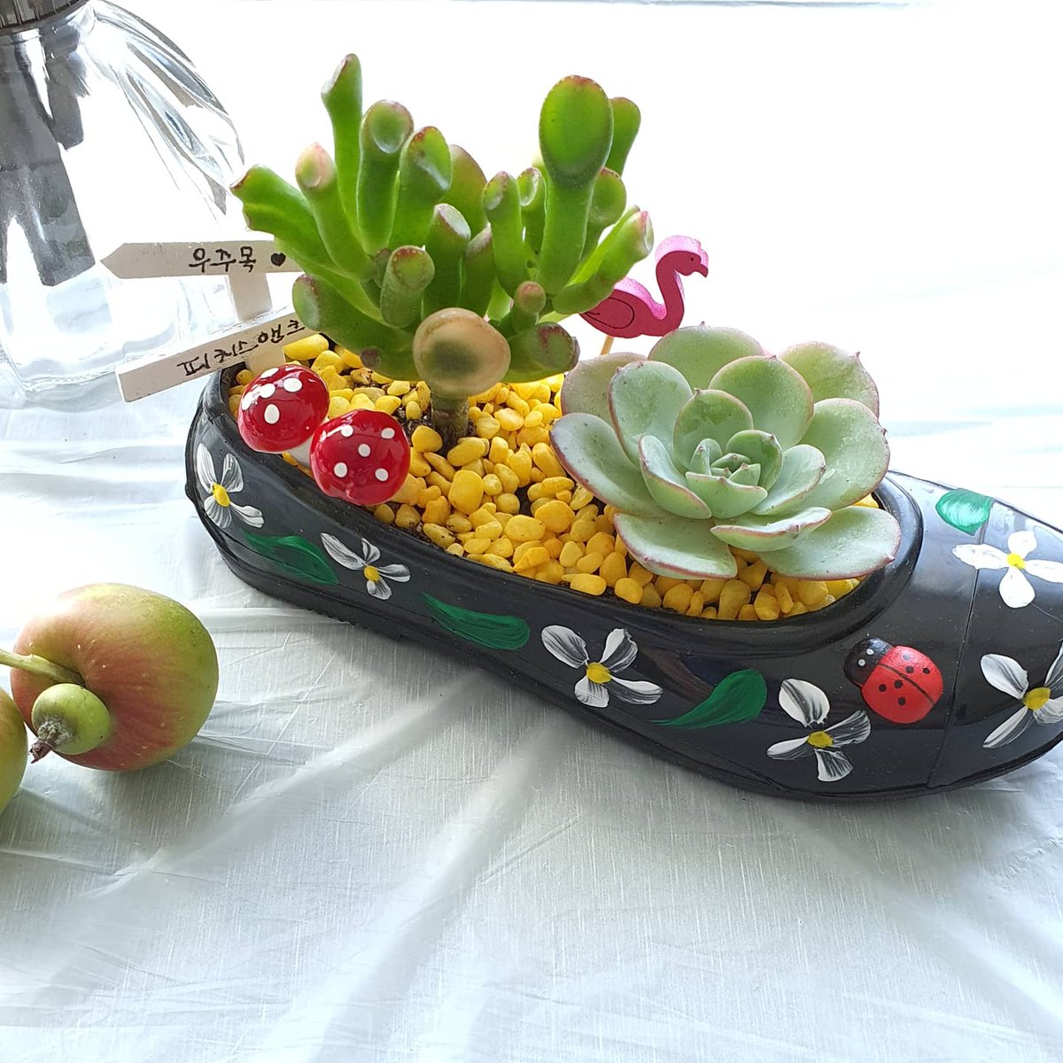 promenade0905's tweet image. #수원단기청소년쉼터
다육고무신 만들어다 드려야 해서~~뚝딱!
제가 만들어도 재밌네요~~넬솔의 촉감도 좋고요 #넬솔아트 #다육아트 #피치스앤크림 #우주목