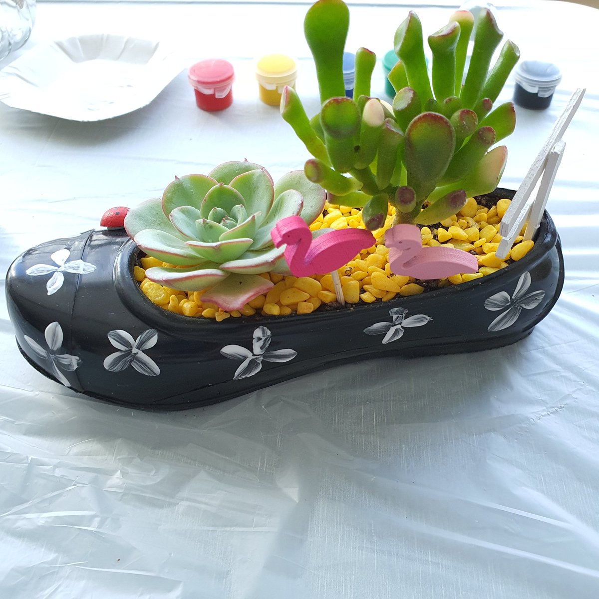 promenade0905's tweet image. #수원단기청소년쉼터
다육고무신 만들어다 드려야 해서~~뚝딱!
제가 만들어도 재밌네요~~넬솔의 촉감도 좋고요 #넬솔아트 #다육아트 #피치스앤크림 #우주목