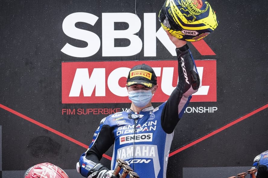 Congratulations untuk <a href="/AndyVERDOIA/">Andy Verdoïa25</a> tim <a href="/ms_racing_/">Yamaha MS Racing</a> meraih kemenangan 🏆 #WorldSSP di #CatalanWorldSBK !

Red-flag karena hujan lebat di akhir sesi membuat pembalap #bLUcRU mengklaim kemenangan pertama yang emosional 👏

#SemakinDiDepan #YamahaFullGassPoll #Eneos #YamahaRacing