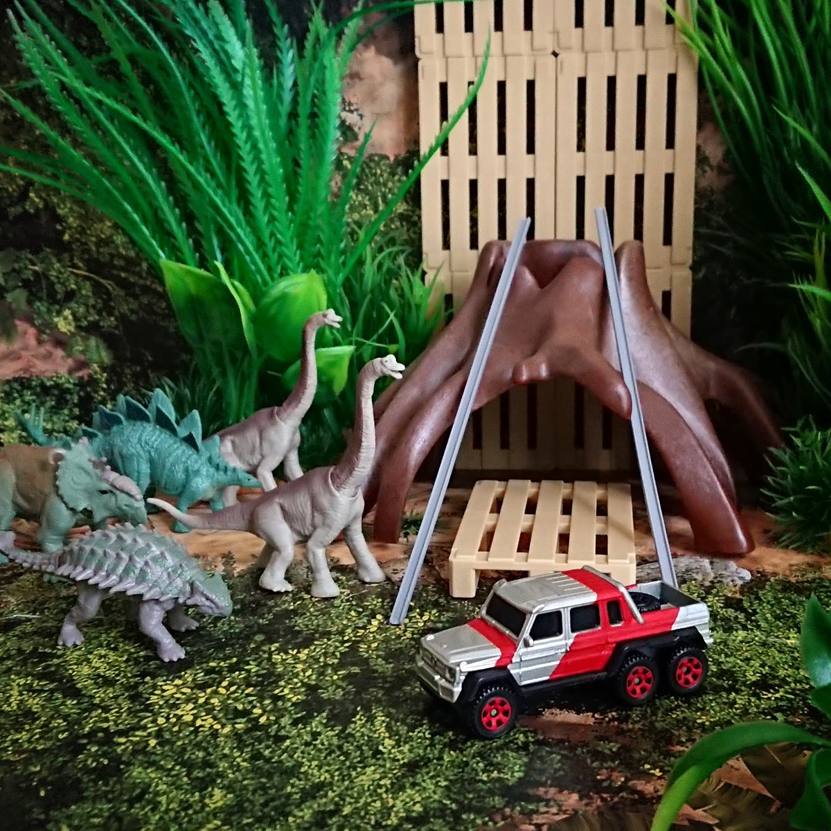 JurassicBap's tweet photo. Welcome to Camp Cretaceous! First 1/64 custom of the series main vehicle :) @JurassicWorld @Mattel #Mattel #MattelJurassicWorld #MatchboxCars #MatchboxJurassicWorld #JurassicWorld #TheParkIsOpen #CampCretaceous #CampIsOpen #TheCampIsOpen #JurassicPark #IslaNublar #MercedesBenz https://t.co/QycNzAdI3I