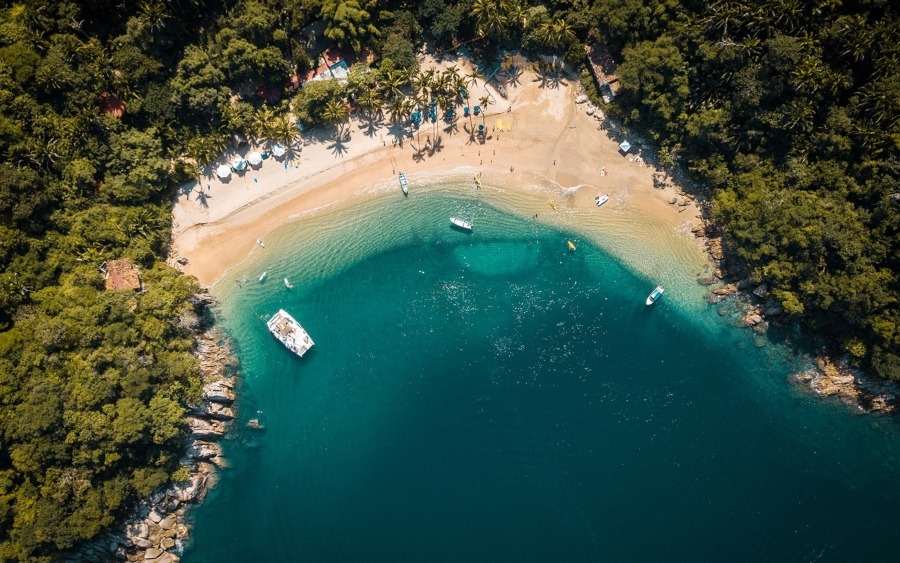 PTuristicaMex's tweet photo. #MajahuitasBeachClub🌴 abre sus puertas este #verano2020, creando un escenario perfecto donde la #montaña se une con el #mar para ofrecer a sus visitantes un ambiente de naturaleza, música, gastronomía y mixología en @PuertoVallarta.

#RevivePuertoVallarta https://t.co/qUtDjsg1oI https://t.co/CPKgM9x6Pf