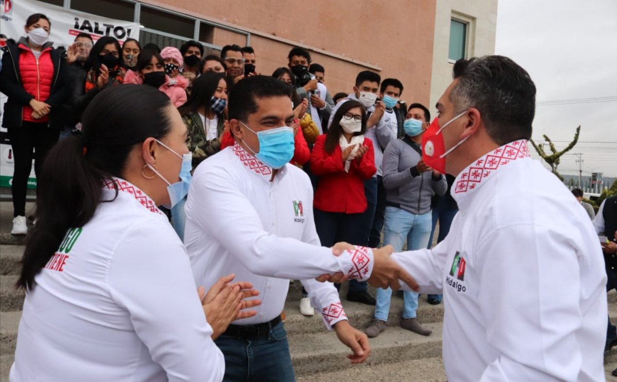 Erika_RodH's tweet photo. Es un gusto recibir en Hidalgo a @alitomorenoc, Presidente Nacional de Nuestro Partido, aliado permanente de las y los hidalguenses, con quien trabajamos de la mano para que en esta elección salgamos victoriosos. ¡Bienvenido! #AHidalgoNadaloDetiene https://t.co/SXhulFruO0