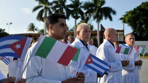 Merecidos reconocimientos recibieron tanto en Italia como a su regreso a la Patria, los integrantes de la #BrigadaHenryReeve que enfrentaron la COVID-19 en la región de Lombardía, cuando más grave era la situación en ese país. #CubaPorLaVida <a href="/DiazCanelB/">Miguel Díaz-Canel Bermúdez</a> <a href="/MINSAPCuba/">Ministerio de Salud Pública de Cuba</a> <a href="/joaquinsglez/">Joaquín</a>