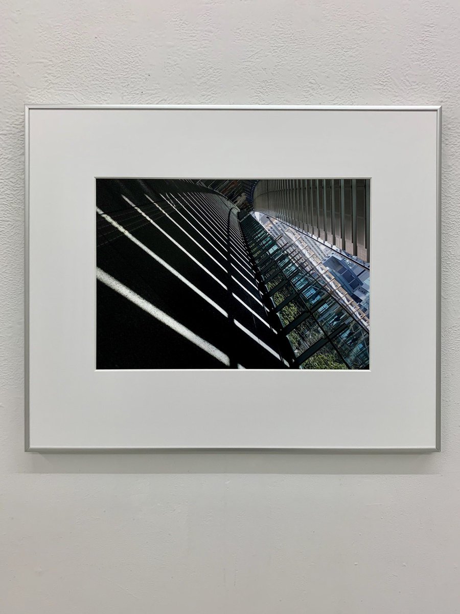 eko_lunai4's tweet photo. 豊間根浩 展 Resound-交錯する線の響き をギャラリー58で見ました。
作品に好きな場所が。
会期終了してます。
#豊間根浩 #写真展 #gallery58 https://t.co/hnqJ5LFr4a