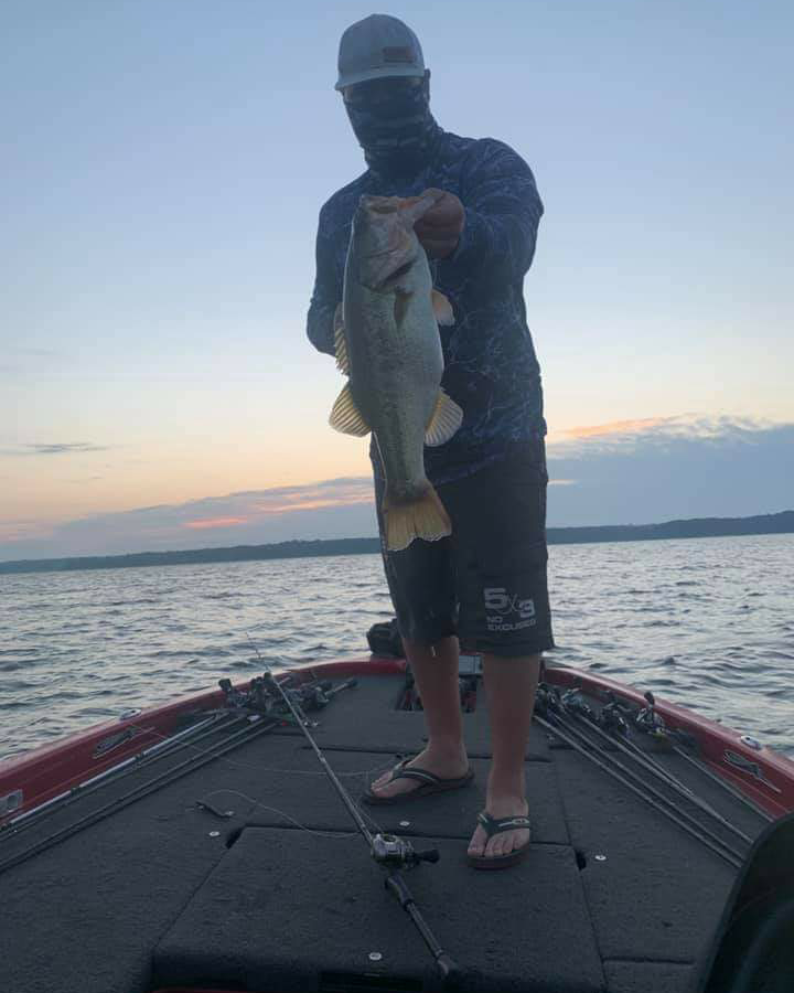 Rougaroutackle's tweet photo. Team member Cory Chustz with a Sam Rayburn  hammer! #rougaroutackle #teamrougarou #fishwildly #bassfishing #largemouthbass #basstronomical #tungstenweights https://t.co/hhcDoXMu2f