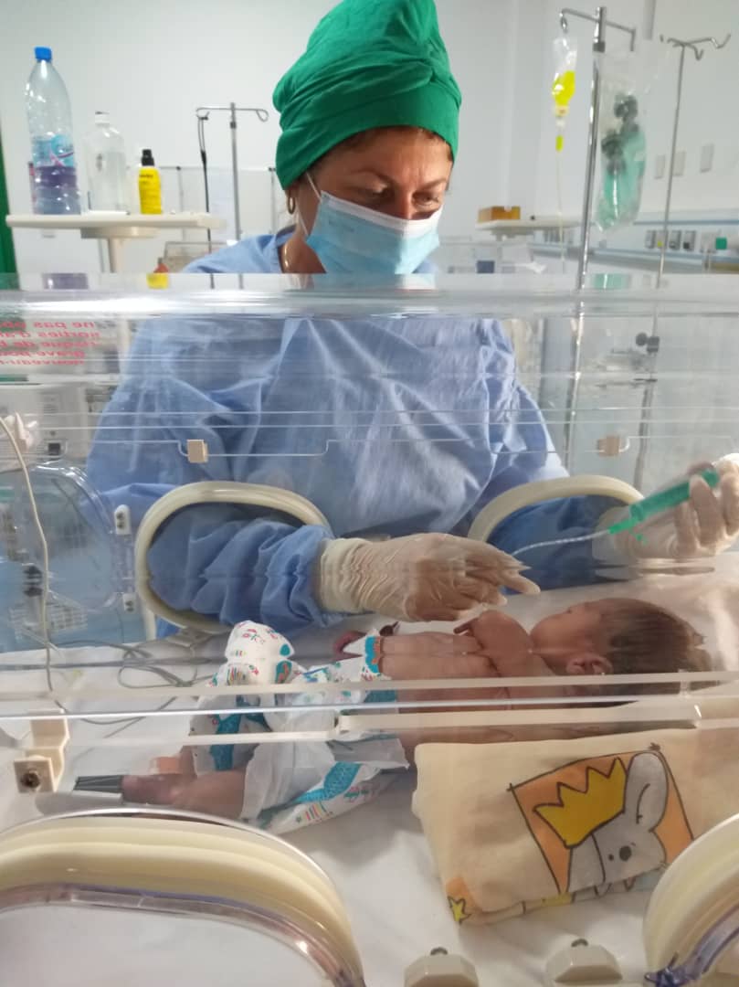 CubacooperaCo's tweet photo. Felicidades a todos los miembros de la #BrigadaHenryReeve, en su 15 Aniversario, que como profesionales valientes y adnegados han puesto en alto la dignidad y el prestigio de la Salud Cubana ante el Mundo. #CubaPorLaVida, #CubaPorLaSalud, @ECongobrazz, @JoboloC, @japortalmiranda https://t.co/ydnpxqtvBm