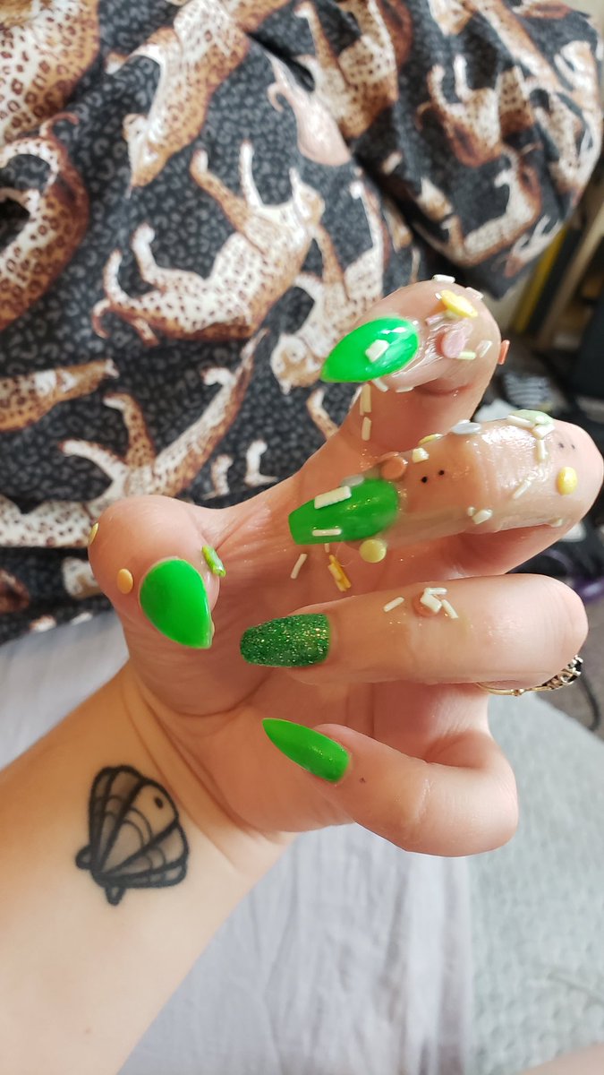 milkistrawby's tweet photo. Who wants to guess what I've been doing 😇😇 https://t.co/y2P7ukCH70