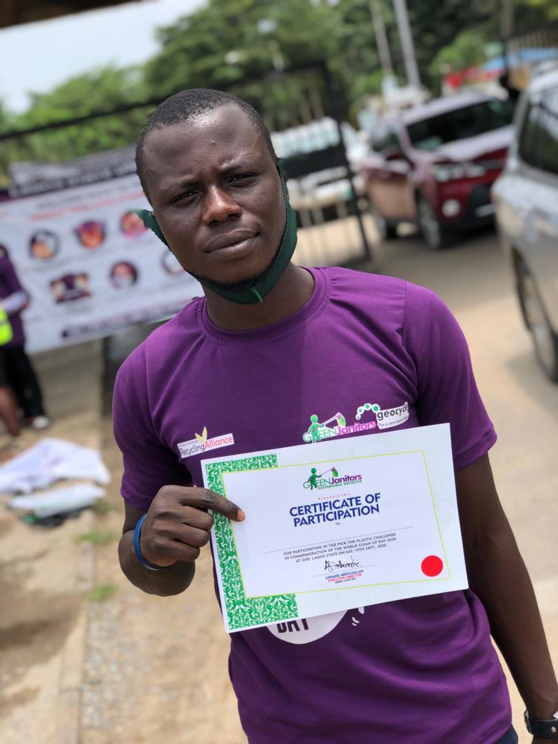 Today being the world clean up day, I was fortunate to be among great minds, people with great potential. 

  The Almighty Power Of Networking 💯💯

 There is more Fun into being an Activist..

Service to humanity is part of my Concern
#Sudan Of Lagos ✏️