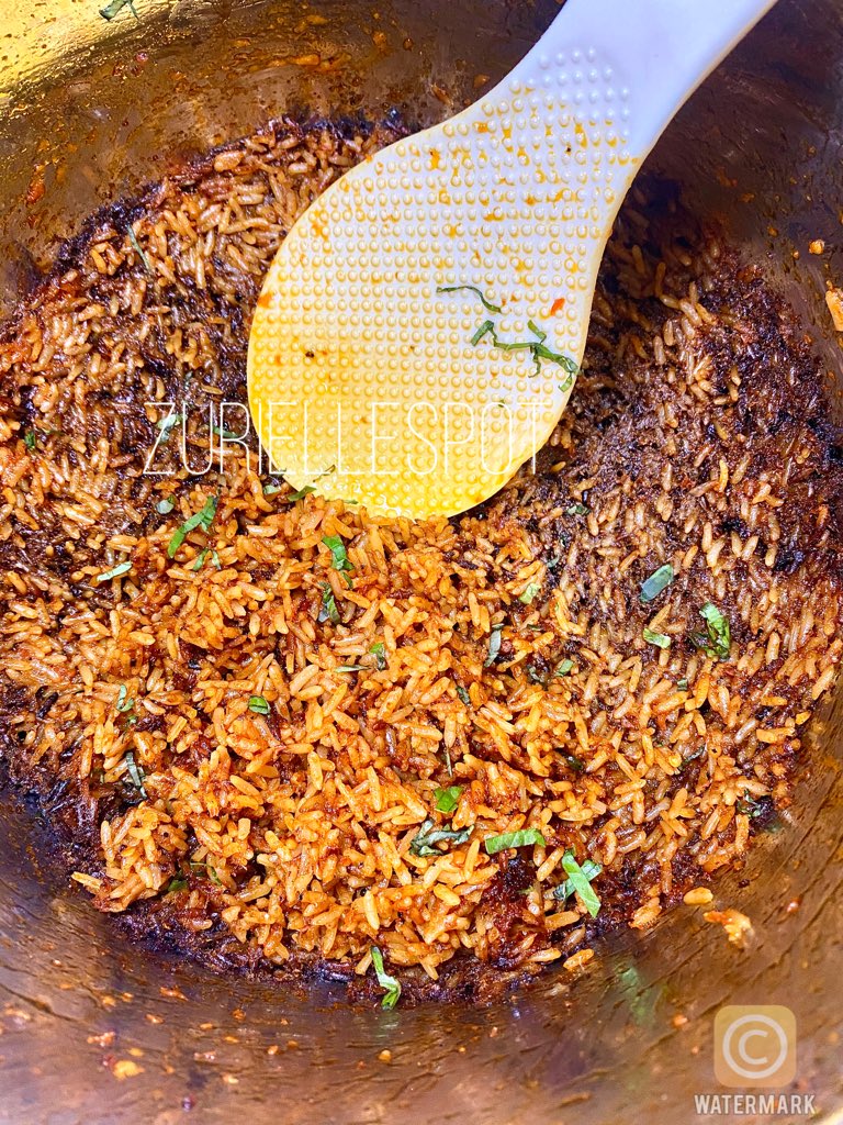 ZuriellesPot's tweet photo. The part of Jollofrice that’s least talked about............ #bottompot
Word on the street- We make the best Jollofrice in Town👌🏾
2.5ltr #9,500
3.5ltr #14,250
5ltr #19,000
Comes with stewed local chicken and fried plantains
#zuriellespot
#AbujaTwitterCommunity https://t.co/hFswYGM8QL