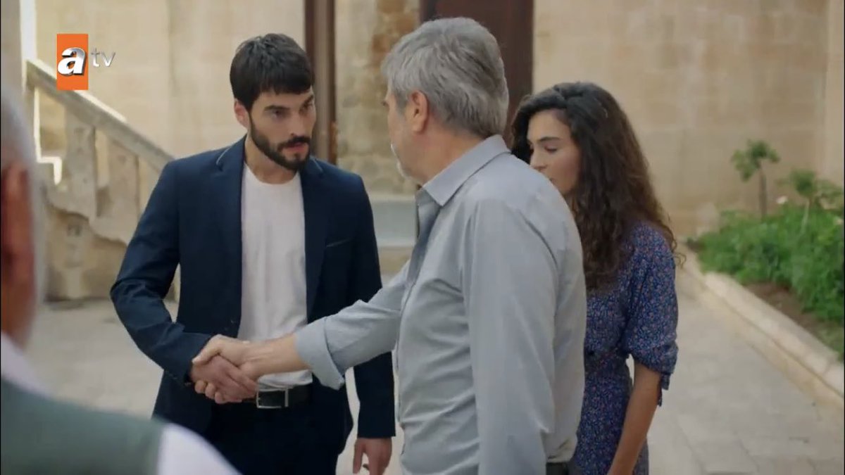 thinking about how hazar entrusted reyyan to miran in episode 4 in order to save her life because he had no other choice and now he’s doing it because he truly trusts miran to care for reyyan and make her happy I NEED A MOMENT  #Hercai