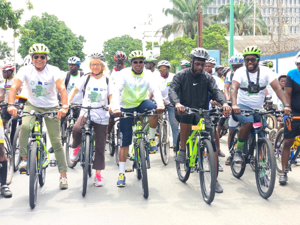 vonKirchmannEU's tweet photo. Félicitations à @andycostaci pour son initiative! La promotion et la préservation de la paix relèvent d'un effort collectif, auquel #BikeForPeace, qui a réuni une diversité d'acteurs, contribue. C’est un appel lancé à chaque citoyen.
#Avelo
#TousEngagés https://t.co/JWBiFwOz3U