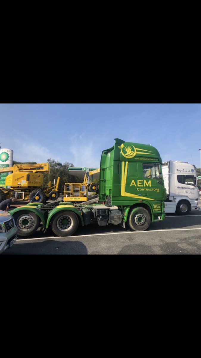 AEMs lorry has had a freshen up......#lowloader #haulage #Surrey #sussex #DAF