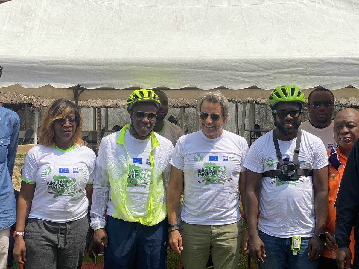 FondationMS's tweet photo. Faire du vélo pour la paix, c’est aussi un engagement citoyen. Merci à la fondation My Dream for Africa pour cette initiative louable. #BikeForPeace🚴🏽♀️🇨🇮 https://t.co/p5pZKaKmzL