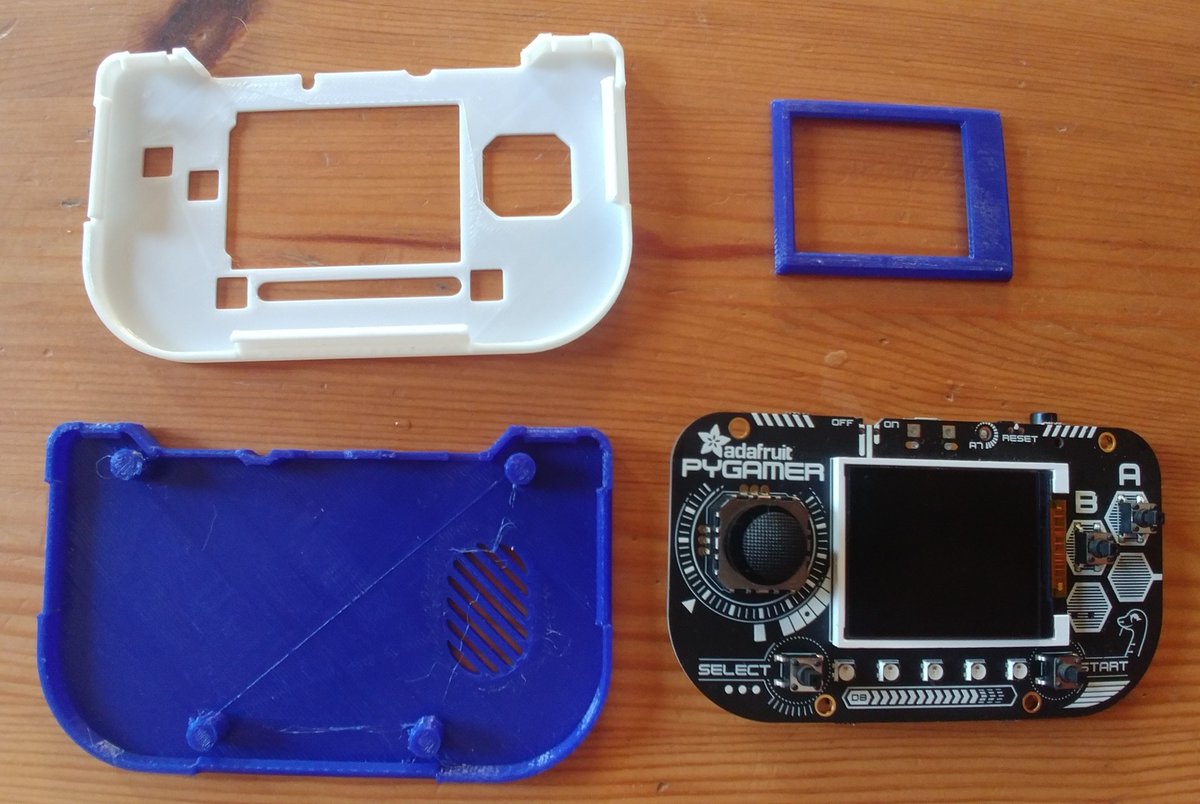 cponsard's tweet photo. Assemblage et découverte du #pygamer petite console #arcade sympa de chez @adafruit (dispo chez @MCHobby_be - merci pour l'import). Programmable en @MSMakeCode pour activités #STEM ainsi qu'en @circuitpython #3Dprinting https://t.co/ZVE6xmfxOF