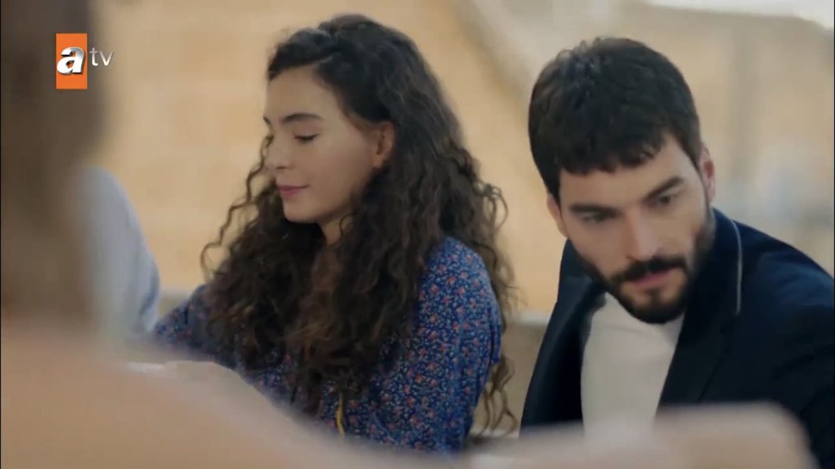 look at reyyan telling him to eat THIS IS THE DOMESTIC CONTENT I SIGNED UP FOR  #Hercai  #ReyMir