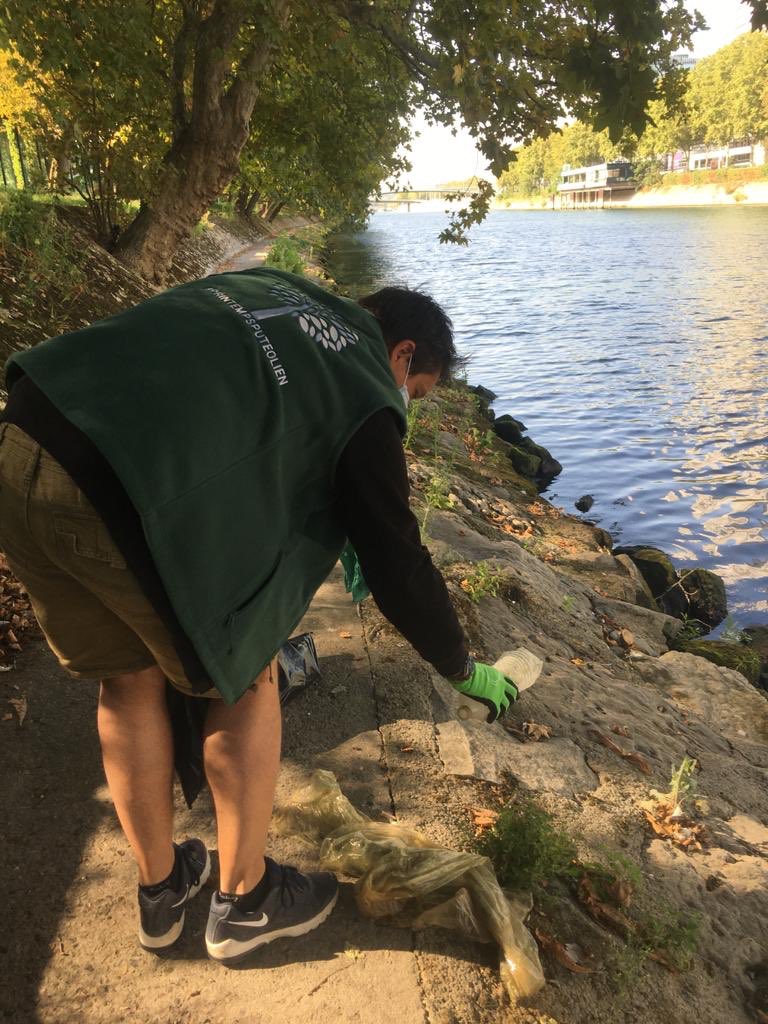 En parallèle de l’organisation du Rallye du patrimoine de #Puteaux, l’équipe du Printemps Putéolien participait au #cleanupday, en nettoyant les berges de la Seine. Des militant•e•s sur tous les fronts ce samedi, bravo à tou•te•s !