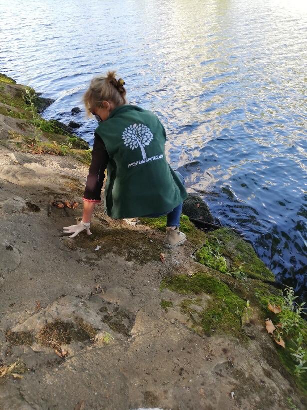 PPuteolien's tweet photo. En parallèle de l’organisation du Rallye du patrimoine de #Puteaux, l’équipe du Printemps Putéolien participait au #cleanupday, en nettoyant les berges de la Seine. Des militant•e•s sur tous les fronts ce samedi, bravo à tou•te•s ! https://t.co/ZGirSA1QOT