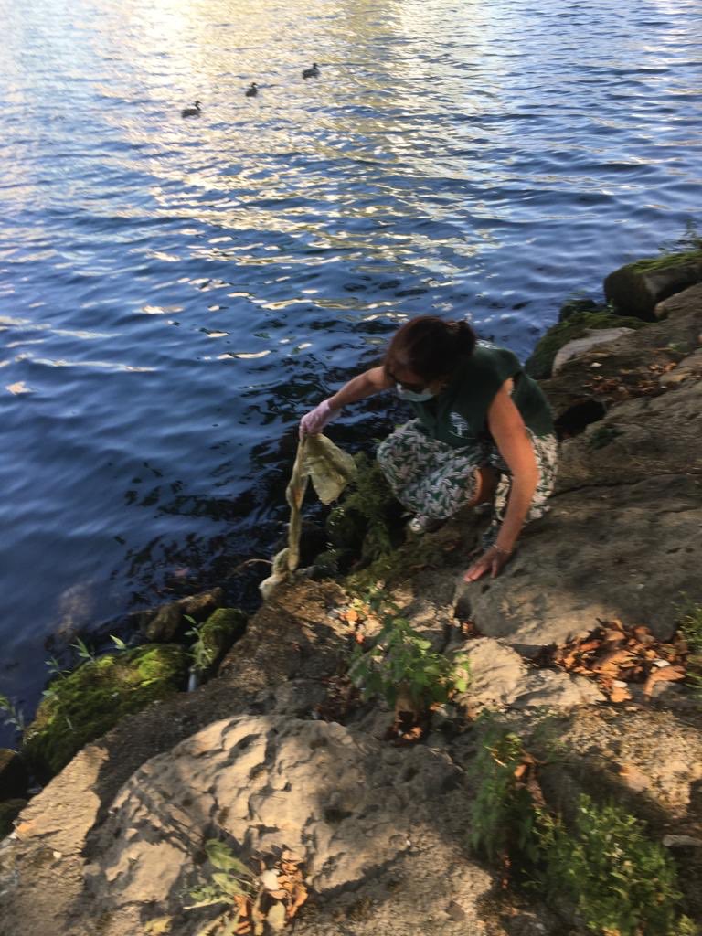 PPuteolien's tweet photo. En parallèle de l’organisation du Rallye du patrimoine de #Puteaux, l’équipe du Printemps Putéolien participait au #cleanupday, en nettoyant les berges de la Seine. Des militant•e•s sur tous les fronts ce samedi, bravo à tou•te•s ! https://t.co/ZGirSA1QOT