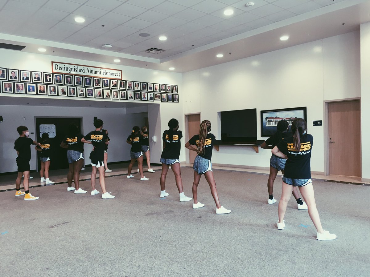 CheerGarland's tweet photo. practicing hard this week😍🖤 https://t.co/VL1ee9JoCE