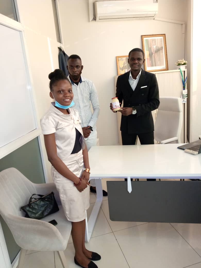 DexterOmono's tweet image. Je vous présente la Mayonnaise #Percée.Un nouveau produit Made in Congo, qui sera commercialisé dans les prochains mois après sa certification.  

Une initiative de la Jeune talentueuse #Harmelle_BAZOLO, porteur de projet #Kosála

@LeonJuste @DoukagaDestine1 @maleye_diop