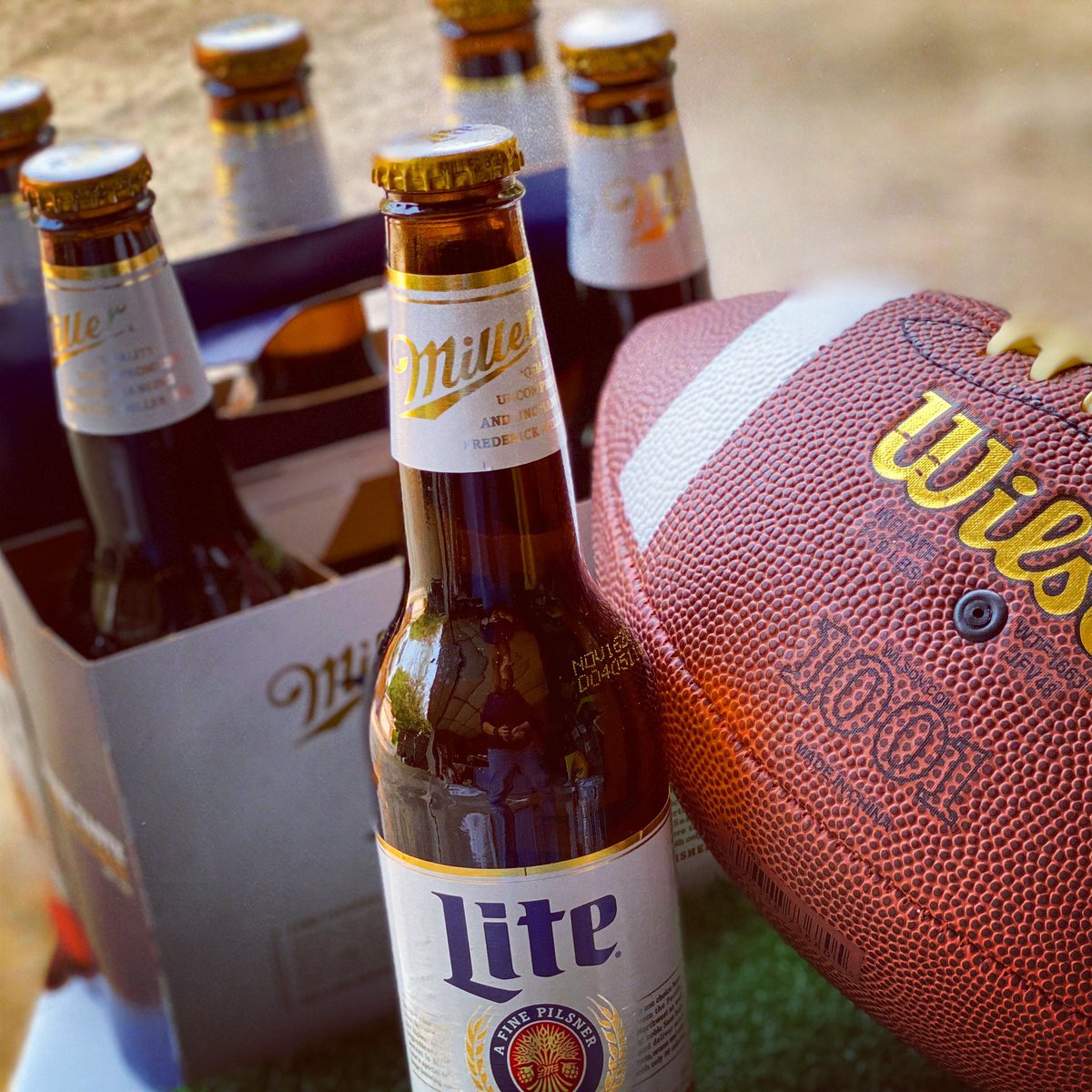 NFL Sunday- Order your Jakes Party Pack for the big game! Your choice of 4- ‘The Works’ Burgers or 2 Dozen Saddle Burn Wings w/ Cheddar Fries or Tots, 6-Pack Miller Lite or Corona, souvenir beer bucket &amp; a bag of ice, just $59.99! Order online Jakesburgersandbeer.com #makeitjakes